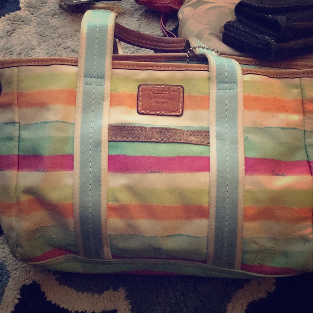 Coach small tote perfect for summer